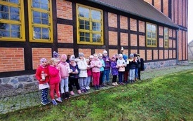 20211104_cmentarz_Mielenko_szkola (1)