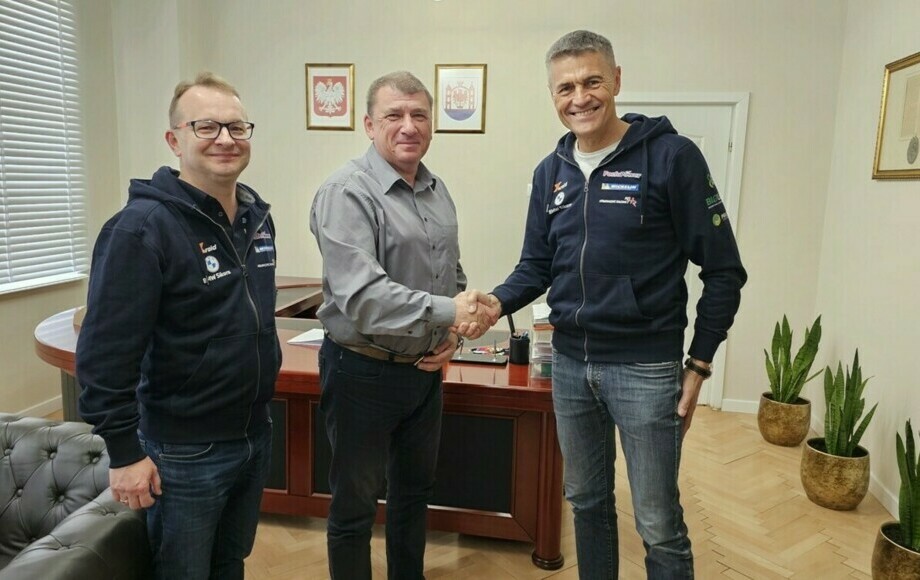 Zdjęcie do Krzysztof Hołowczyc spotkał się z Burmistrzem Drawska Pomorskiego