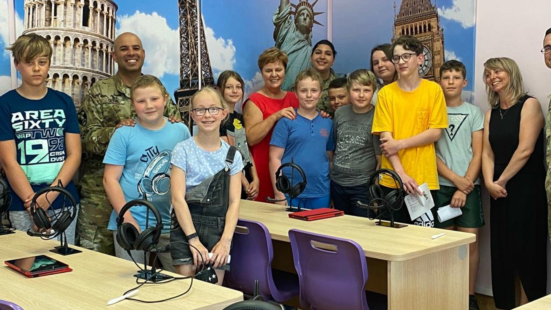 Interaktywna lekcja angielskiego z&nbsp;żołnierzami amerykańskimi w&nbsp;szkole w&nbsp;Mielenku