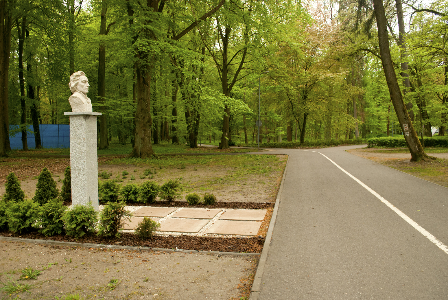 Pomnik Fryderyka Chopina w Parku Chopina w Drawsku Pomorskim