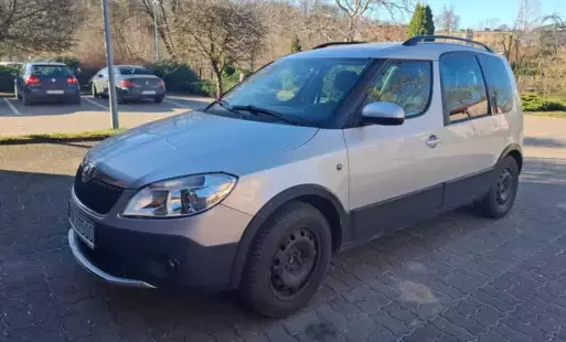 Zdjęcie do Przetarg publiczny na sprzedaż samochodu osobowego Skoda Roomster