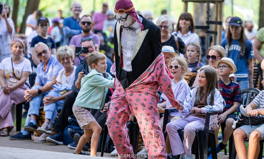 Zdjęcie do &Oacute;smy raz Park Chopina zamienił się w plenerową scenę. Za nami festiwal PARK - Drawski Festiwal Teatr&oacute;w Ulicznych